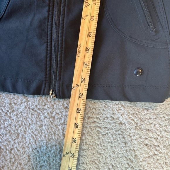 Lululemon Women's Black Heart Pattern Lining Hooded Jacket Solid Black Size 2 - Picture 15 of 15